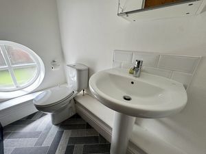Master En-Suite- click for photo gallery